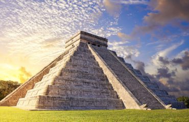 CHICHEN ITZA PYRAMID