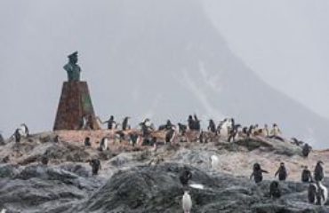 silversea-antarctica-cruise-elephant-island-memorial-luis-pardo