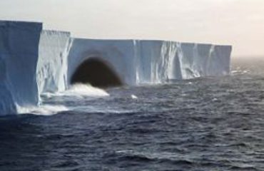 silversea-luxury-cruises-antarctica-drake-passage-iceberg